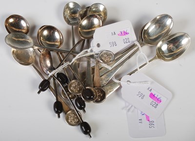 Lot 157 - Six Birmingham silver coffee spoons with bean...