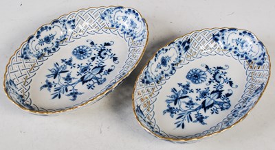 Lot 285 - A pair of Meissen porcelain, blue and white...