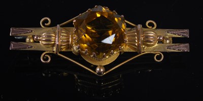 Lot 264 - A yellow metal and citrine set bar brooch,...