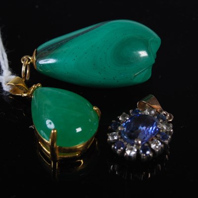 Lot 236 - A yellow metal mounted jade pear shaped...