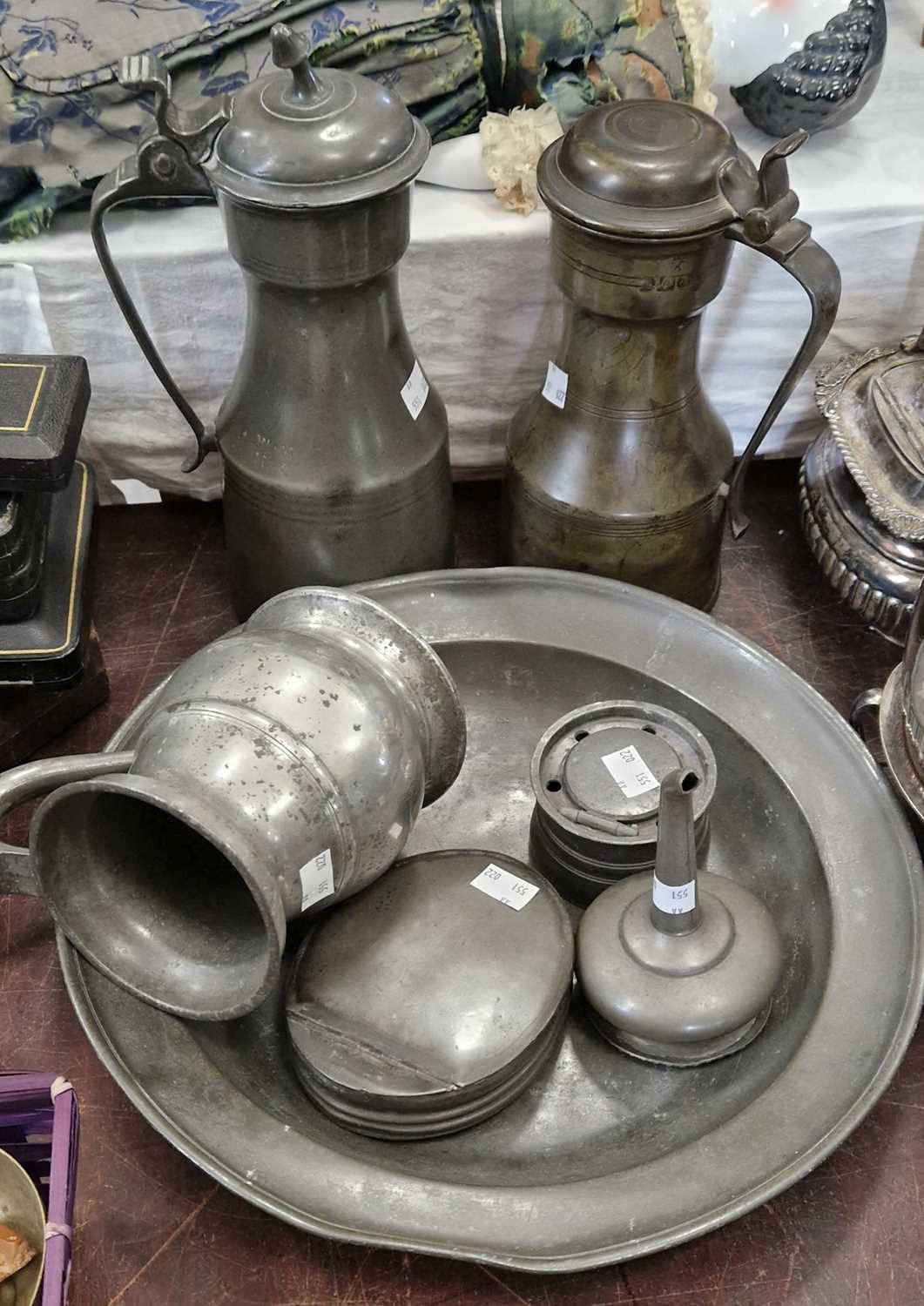 Lot 542 - A collection of antique pewter ware, items