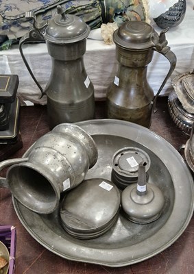 Lot 542 - A collection of antique pewter ware, items to...