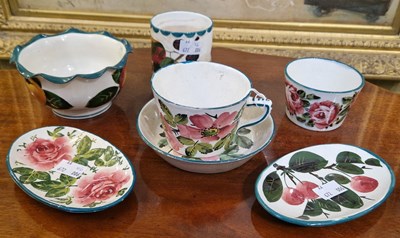 Lot 284 - A collection of Wemyss pottery to include cup...