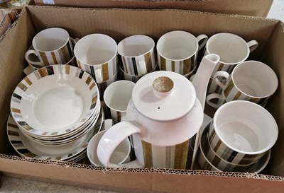 Lot 604 - An extensive Midwinter tea/dinner service...