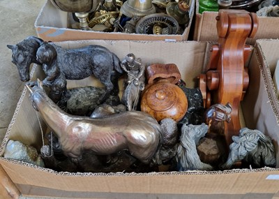 Lot 611 - A box of assorted animal figures to include...