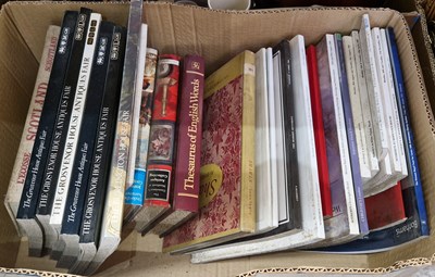 Lot 620 - A box of assorted art reference catalogues etc.