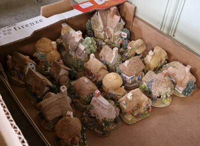 Lot 628 - A box of assorted Lilliput Lane houses.