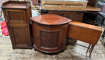 Lot 796 - A group of furniture to include a satin wood...