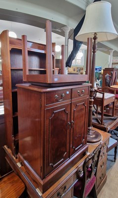 Lot 784 - A group of furniture to include reproduction...