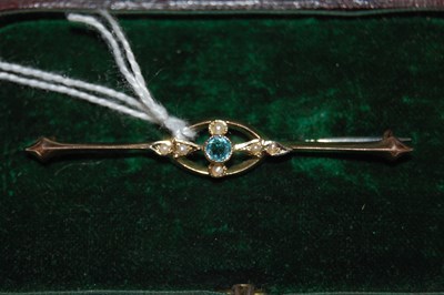 Lot 51 - A vintage yellow metal, split pearl and blue...