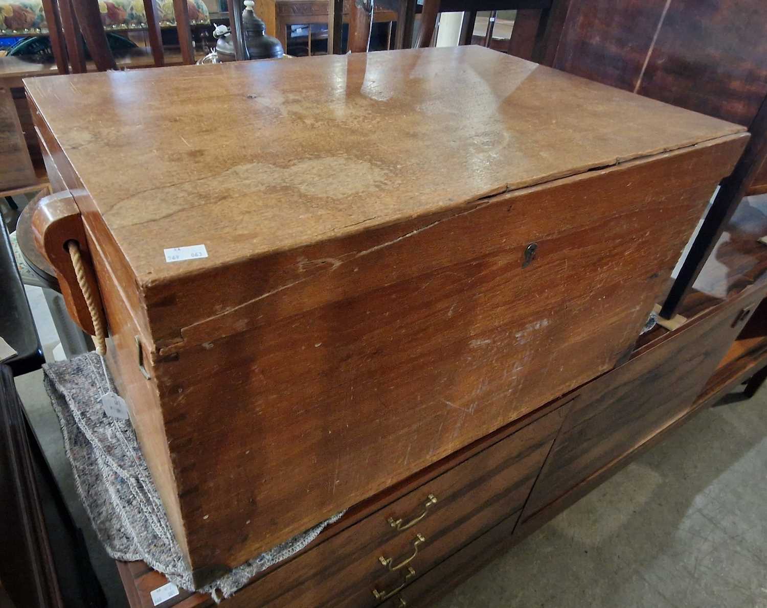 Lot 919 - A teak rectangular storage box with rope