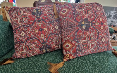 Lot 933 - A pair of decorative cushions with tassel...