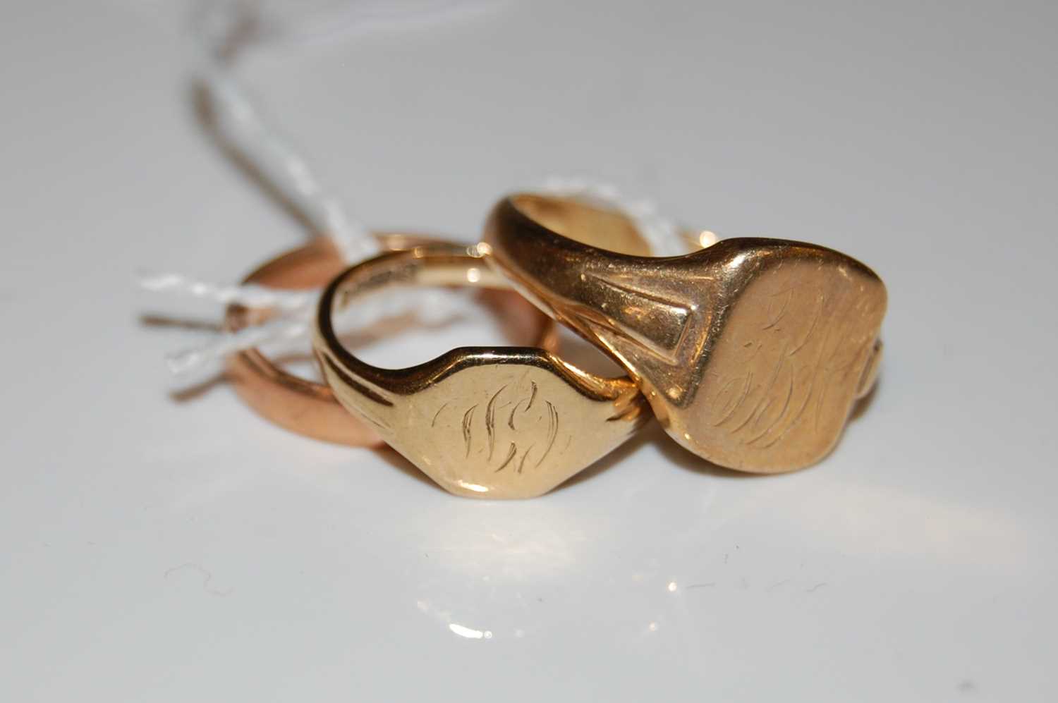 Lot 68 - Three assorted 9ct gold rings, gross weight 10....