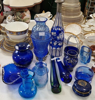 Lot 399 - A collection of blue coloured art glassware to...