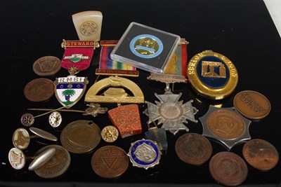 Lot 38 - A group of Masonic interest items to include...