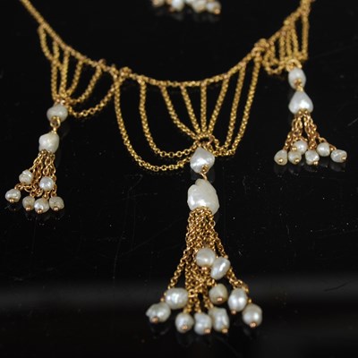 Lot 63 - A collection of jewellery to include a 9ct...