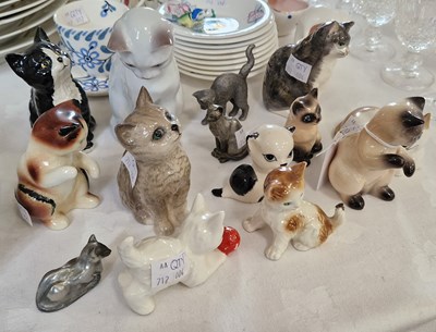 Lot 368 - A collection of porcelain, ceramic, and metal...