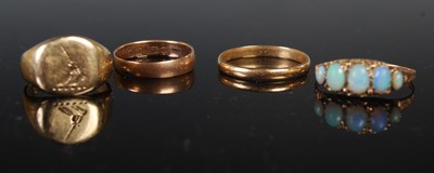 Lot 75 - Three assorted 9ct gold rings to include...