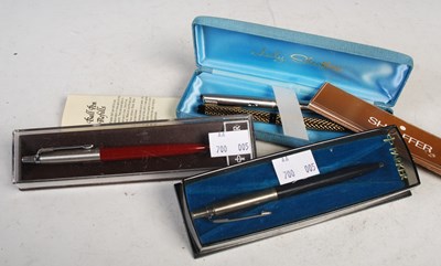 Lot 113 - A collection of pens to include boxed Lady...