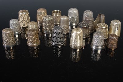 Lot 133 - A collection of twenty assorted silver and...