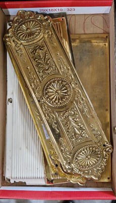 Lot 402 - A collection of assorted brass door finger...