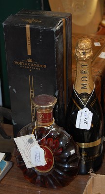 Lot 251 - A boxed Moet and Chandon champagne, 2000 Grand...