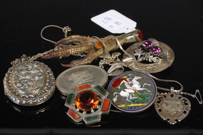 Lot 189 - A collection of assorted silver and white...