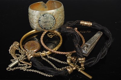 Lot 191 - A collection of assorted jewellery to include...