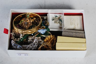 Lot 190 - A box of assorted costume jewellery to include...
