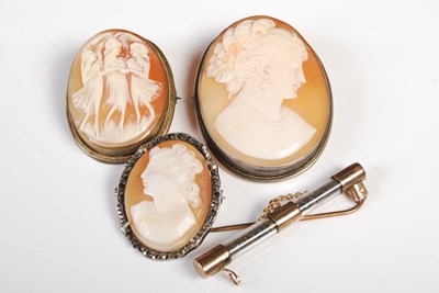 Lot 209 - Three assorted cameo brooches and a yellow...