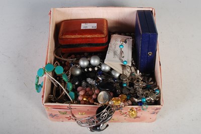 Lot 212 - A box of assorted costume jewellery.